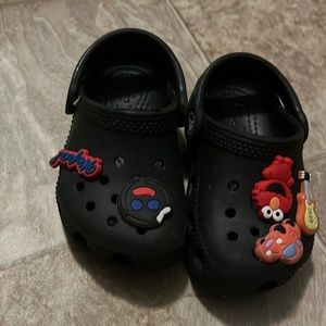 Toddler crocs 6C